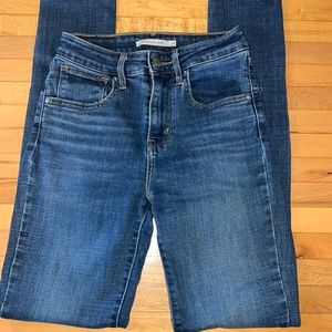 Levi’s 721 High Rise Skinny Jeans size 24 medium wash